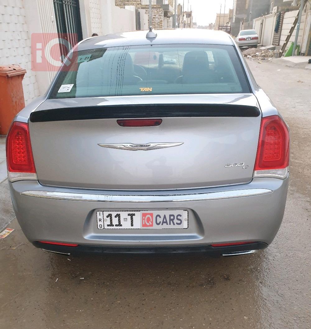 کرایسلەر 300